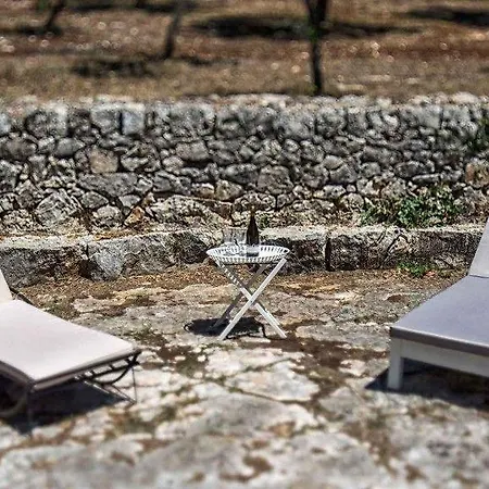 فندق مبيت وإفطار Relais Trulli Le Icone أوستوني