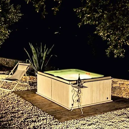 Relais Trulli Le Icone Bed & Breakfast Ostuni